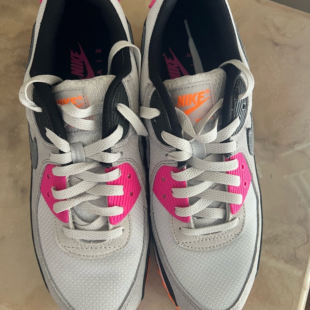 Nike Men's Sneakers Gray with Pink and Orange Highlights - Picture 3 of 6